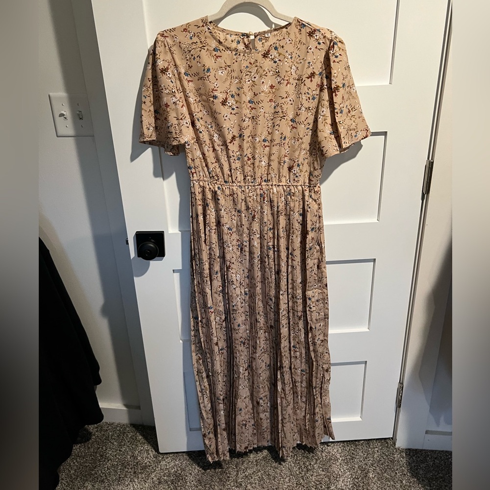 Women’s flowered maxi dress